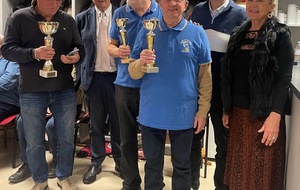 Remise des coupes au Club de Mende pour les vainqueurs en 1ère série de la Coupe des Clubs 2024/2025: Serge Benmussa et Denis Virebayre